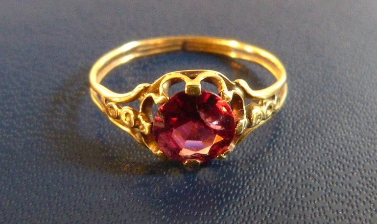 Ring set with a ruby
