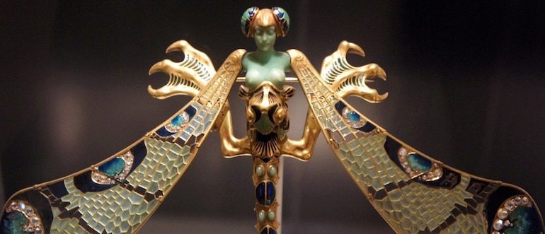 The Great Dragonfly Brooch created by René Lalique, with its wings in adularia