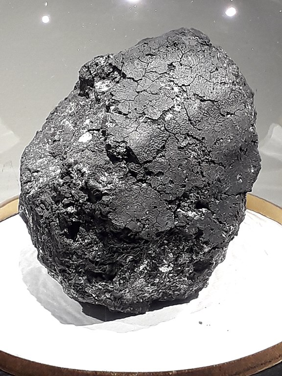 The Orgueil meteorite, which contains nanodiamonds | Crystal healing online