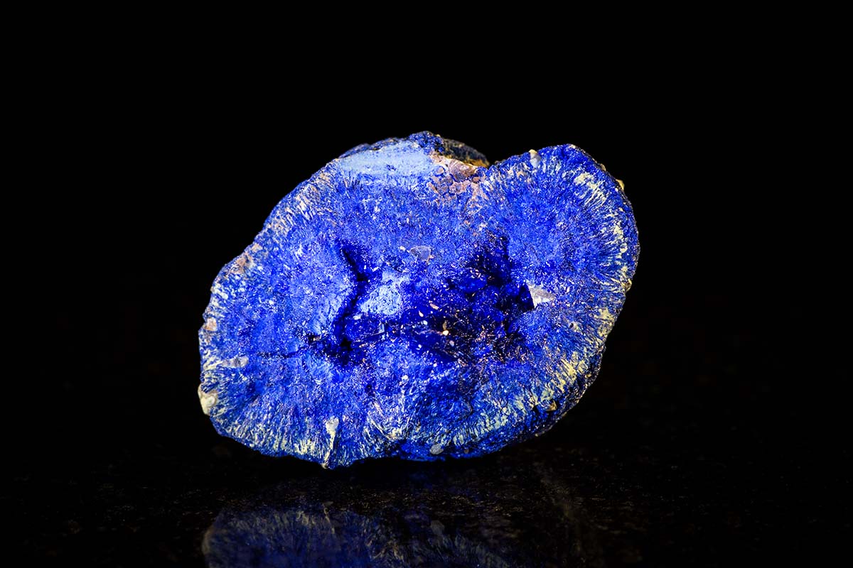 Lithotherapy properties of the azure stone (azurite)