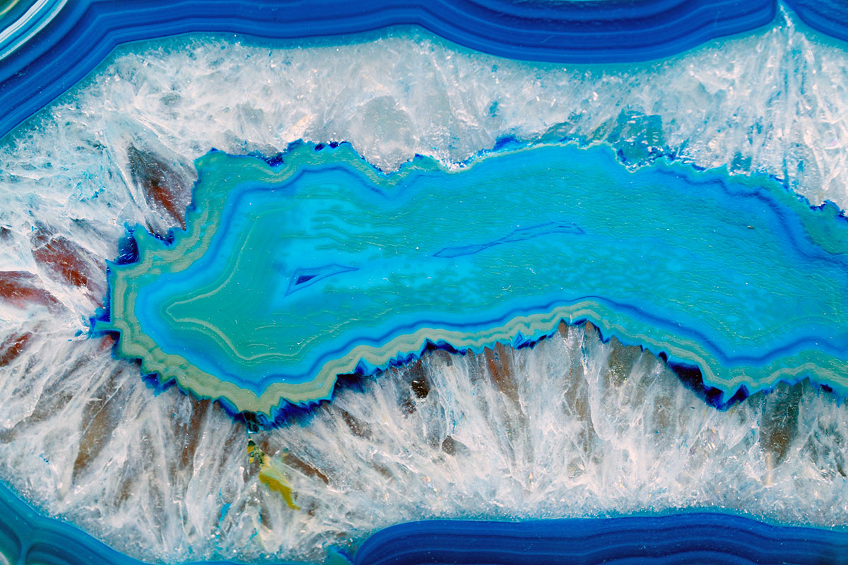 Close-up of a blue agate - Online Lithotherapy