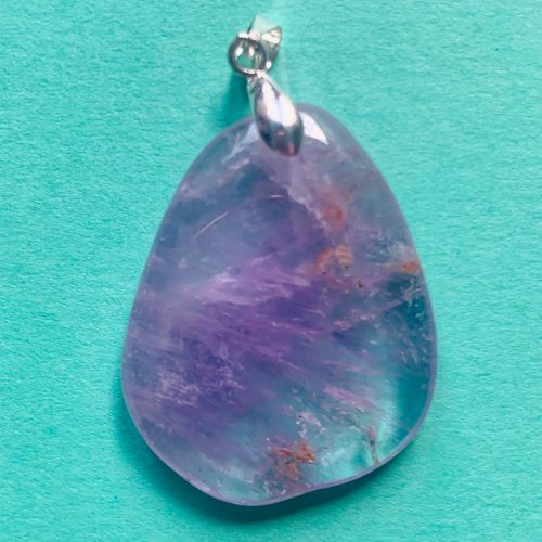 Pendentif mini-pierre plate en améthyste