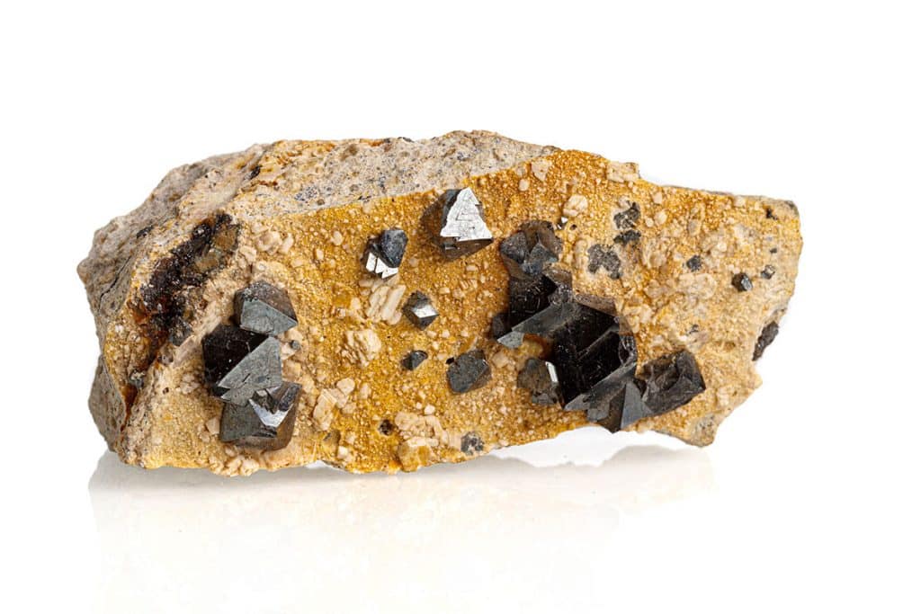 raw magnetite stone